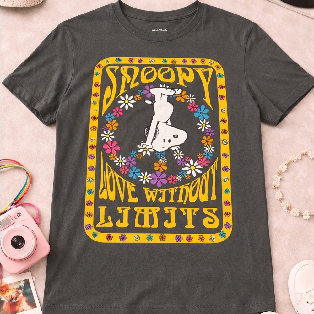 Peanuts Snoopy Love Without Limits Graphic Tee Medium Retro Spring Shirt